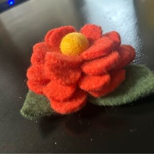 Vintage felted flower pen / brooch